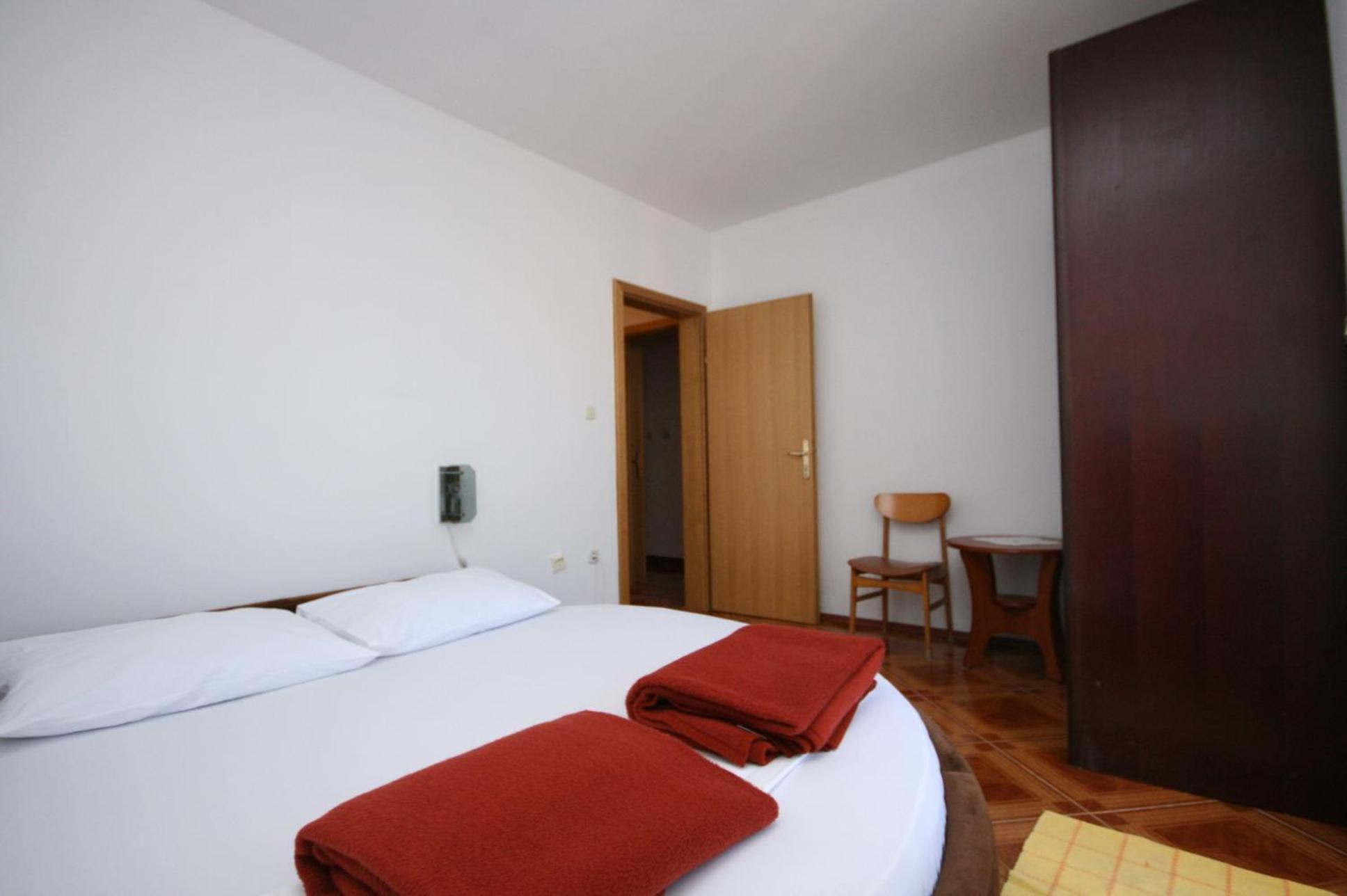 Apartments And Rooms By The Sea Pag - 6311 Pag Town Room photo