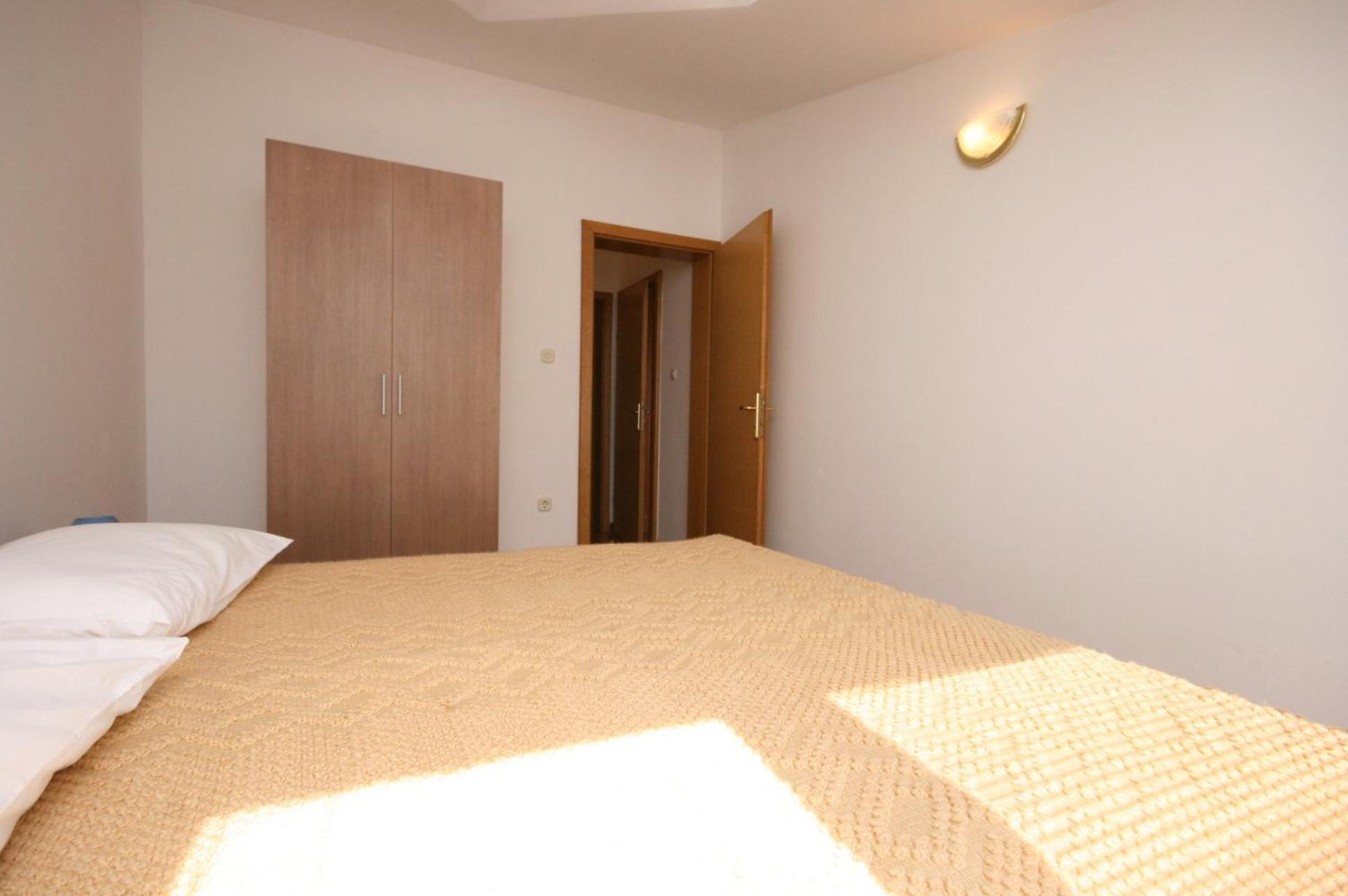 Apartments And Rooms By The Sea Pag - 6311 Pag Town Room photo