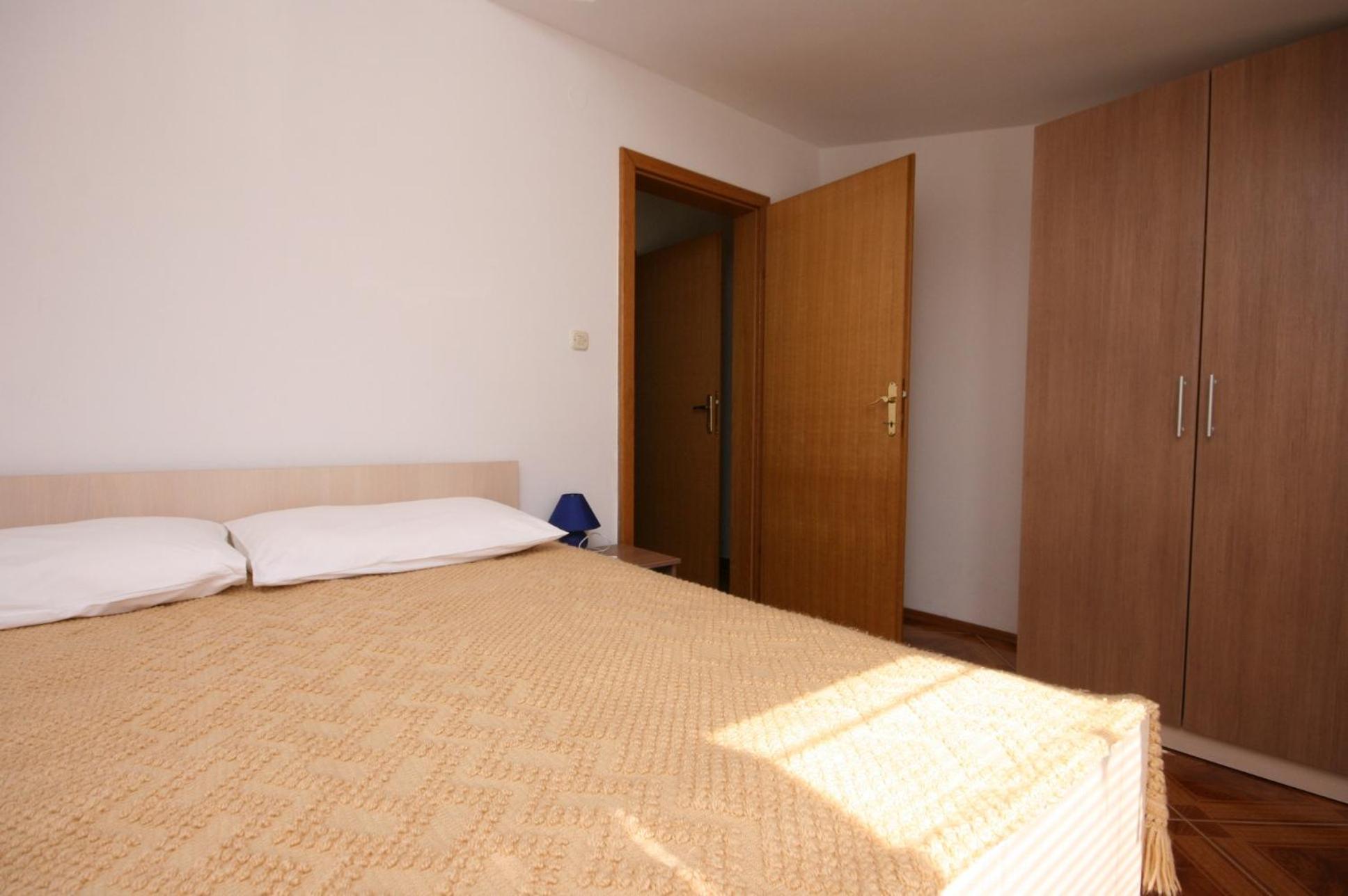 Apartments And Rooms By The Sea Pag - 6311 Pag Town Room photo